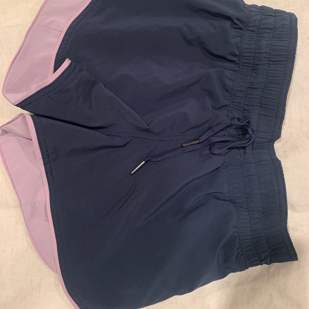 Lululemon women’s size 4 reversible running shorts